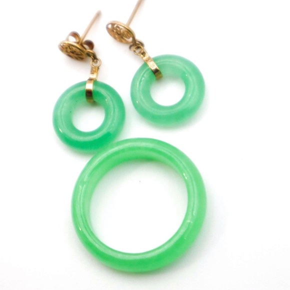 14 KT Gold Jade (tested) Earrings and a Jade Ring, size 6 1/2. - Picture 8 of 9